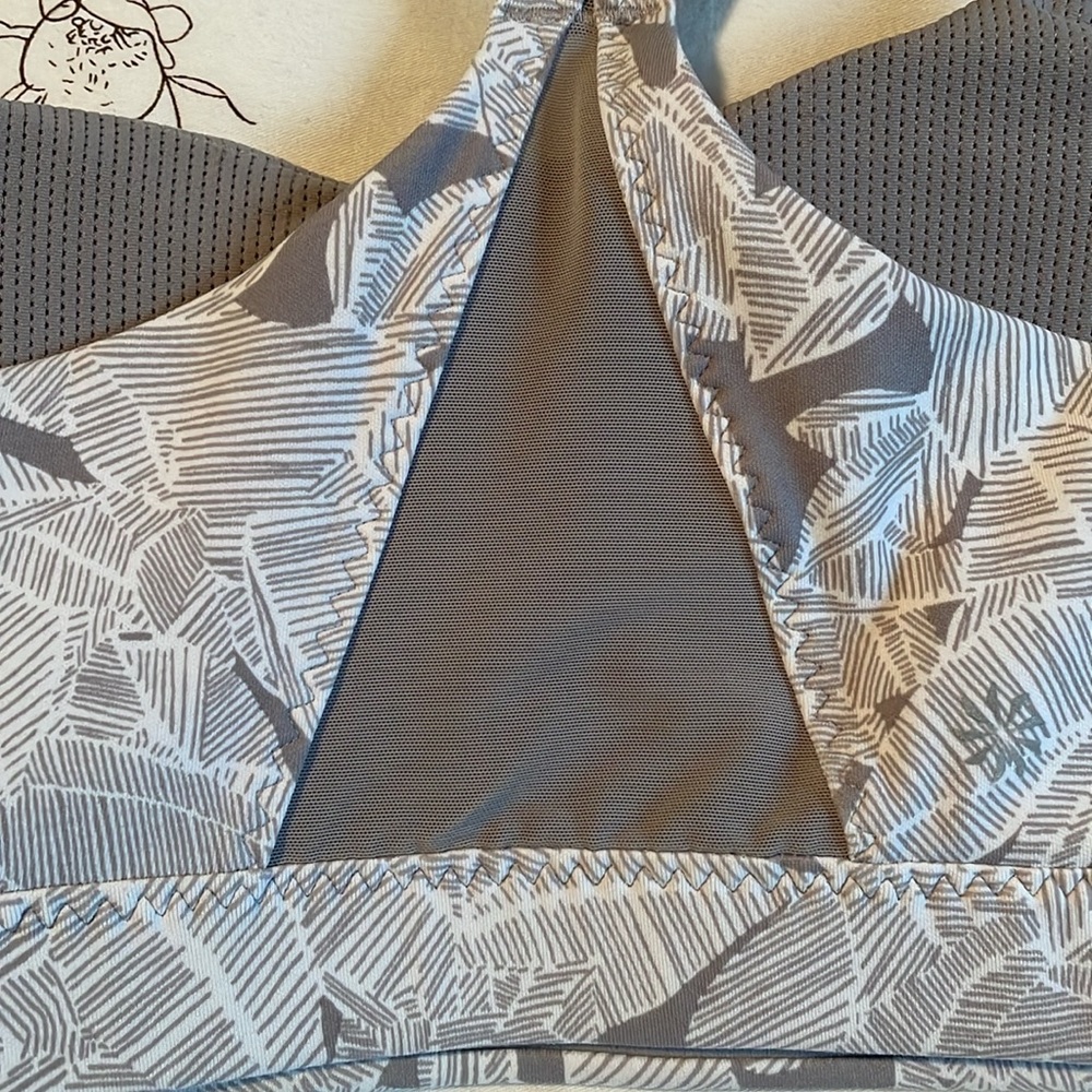 Athleta women’s sports bra - Picture 4 of 4